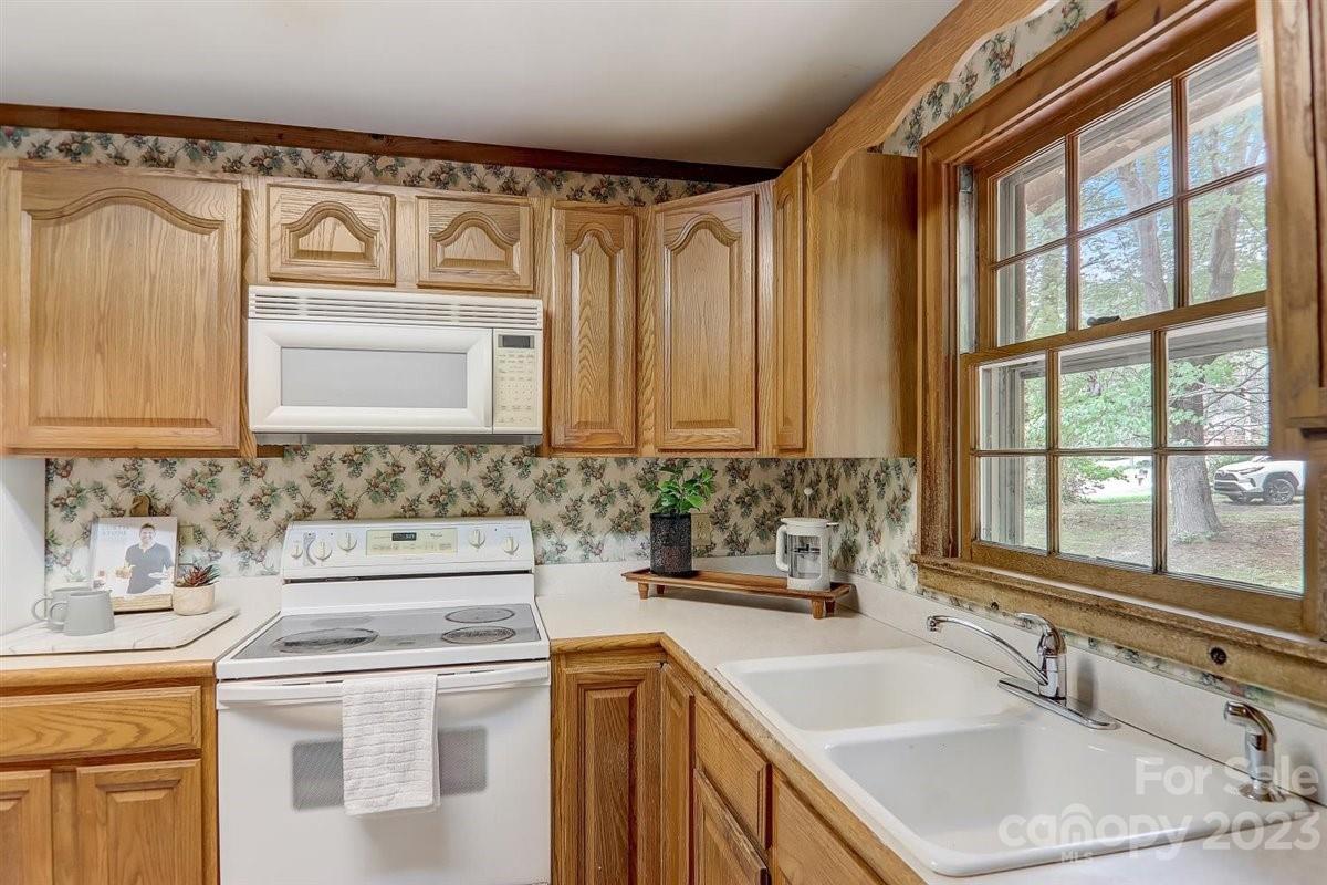 76 Unity Road Sylva, NC 28779 - Photo 8 of 40 Gallery Image 8