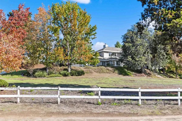 $1,249,000 | 1474 Via Encinos Drive, Fallbrook, CA 92028