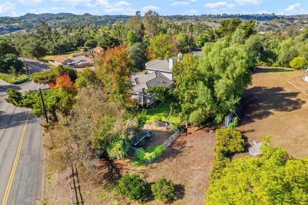 $1,249,000 | 1474 Via Encinos Drive, Fallbrook, CA 92028