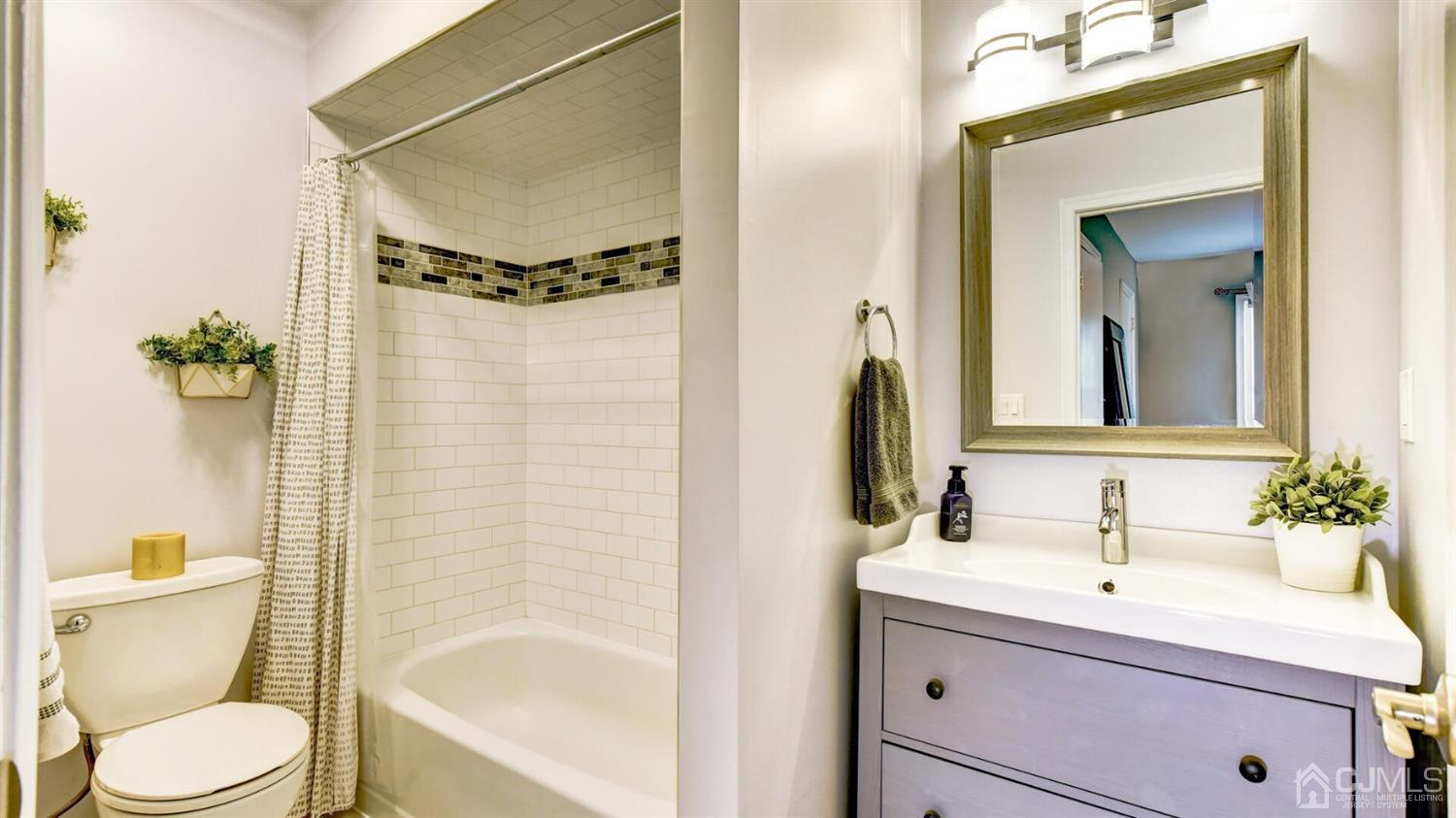 11 Sycamore Road Middlesex, NJ 08846 - Photo 16 of 22 Gallery Image 16