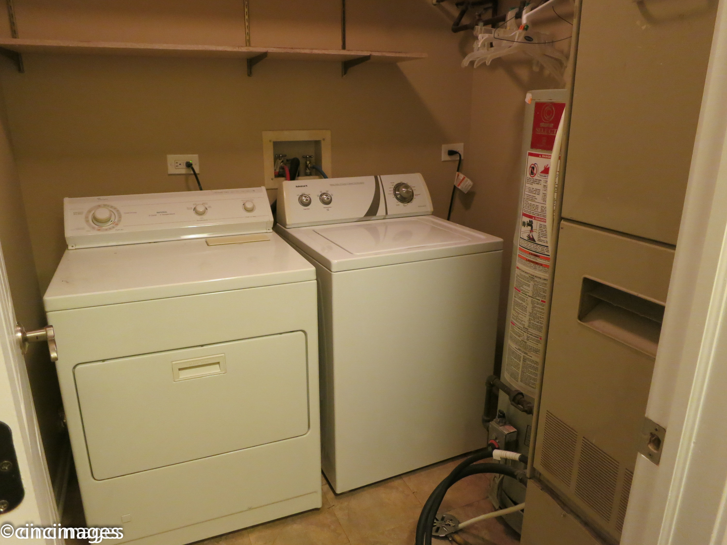 1548 7 Pines Road, Unit B1 Schaumburg, IL 60193 - Photo 11 of 11 a utility room with dryer and washer