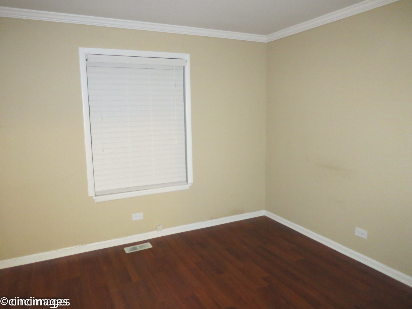 1548 7 Pines Road, Unit B1 Schaumburg, IL 60193 - Photo 8 of 11 a view of an empty room with wooden floor and a window