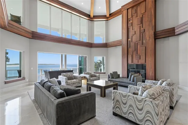 a large kitchen with kitchen island a large island in it