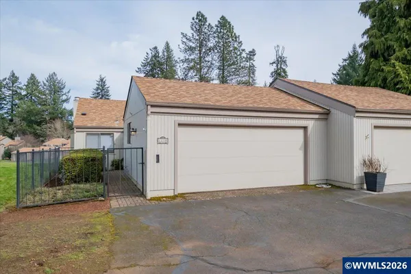 $299,900 | 6680 Continental Circle Southeast, Salem, OR 97306