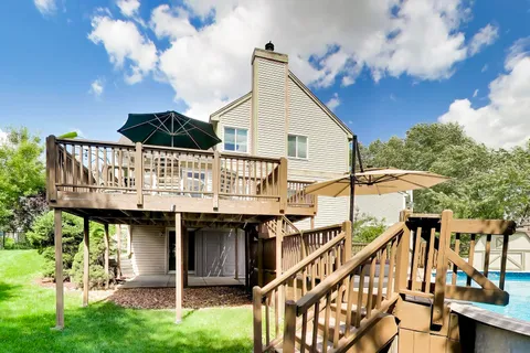 $400,000 | 15 Lenox Court, South Elgin, IL 60177