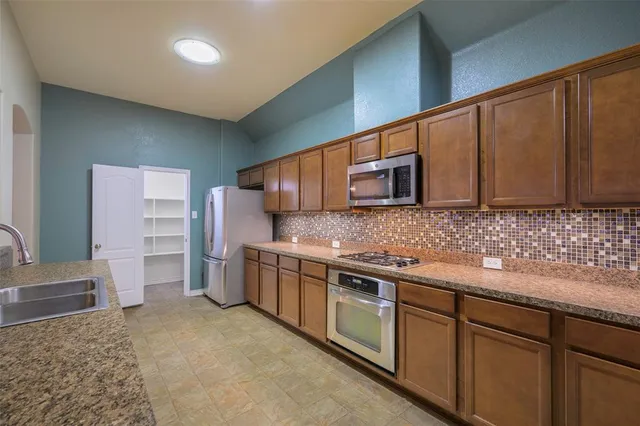 $2,400 | 7253 Bluff Top Road, Frisco, TX 75035