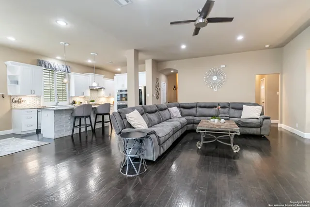 $600,000 | 15714 Alamogordo, Helotes, TX 78023