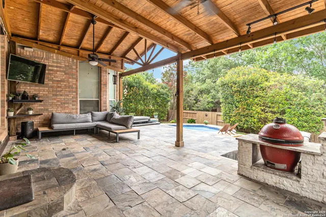 $600,000 | 15714 Alamogordo, Helotes, TX 78023