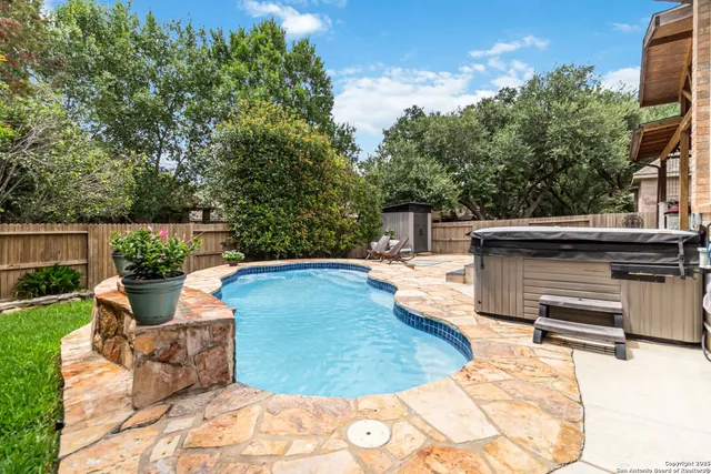 $600,000 | 15714 Alamogordo, Helotes, TX 78023