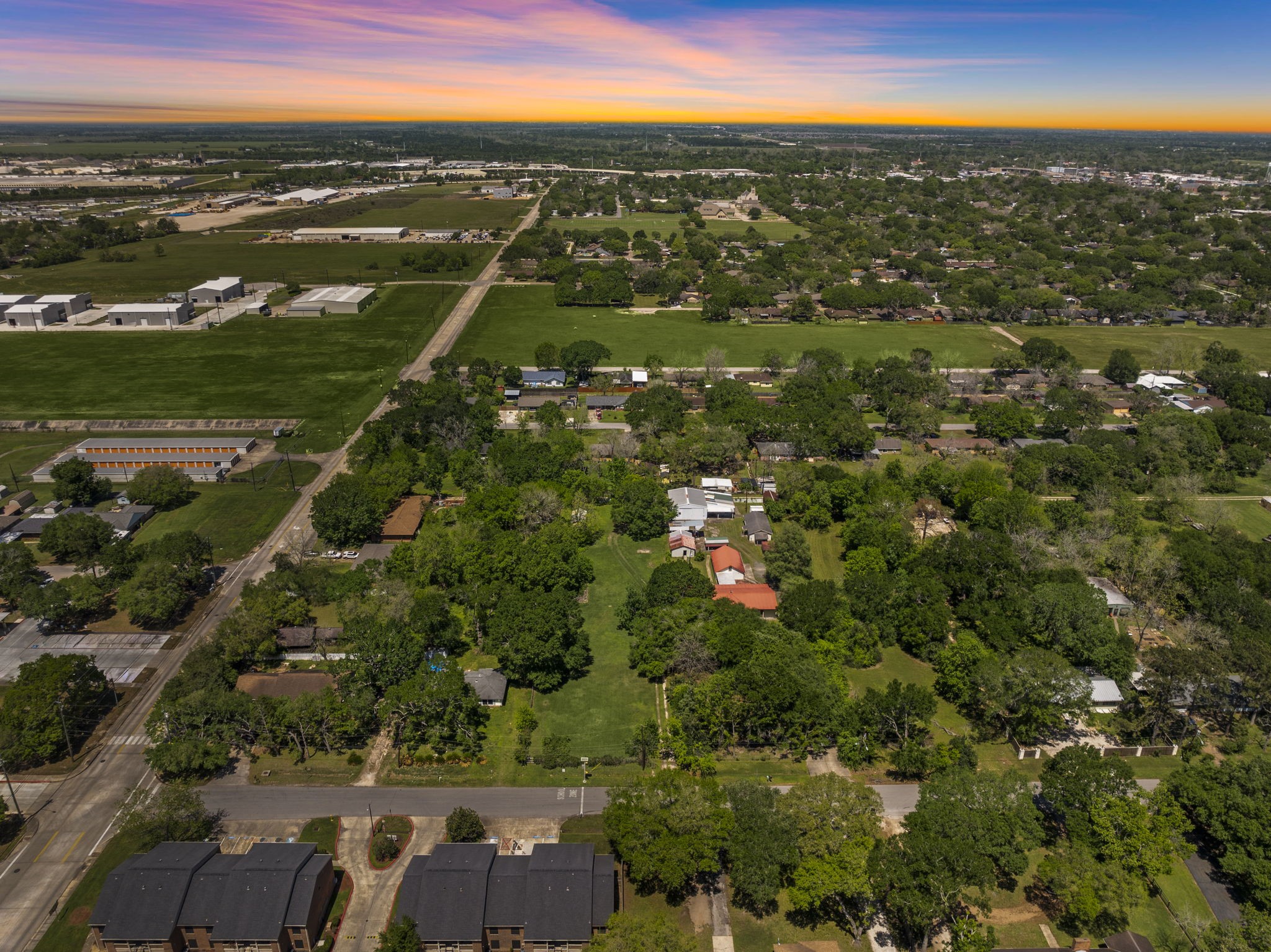 Situated in Fort Bend South/Richmond, this oversized lot in Montrose Acres presents a unique opportunity for builders and investors alike. With an expansive layout and no HOA restrictions, it offers flexibility for custom projects or new construction. Nestled among mature trees and quiet streets, the property blends accessibility with potential. Just minutes from I-59 and I-69 for an easy commute across the metro.