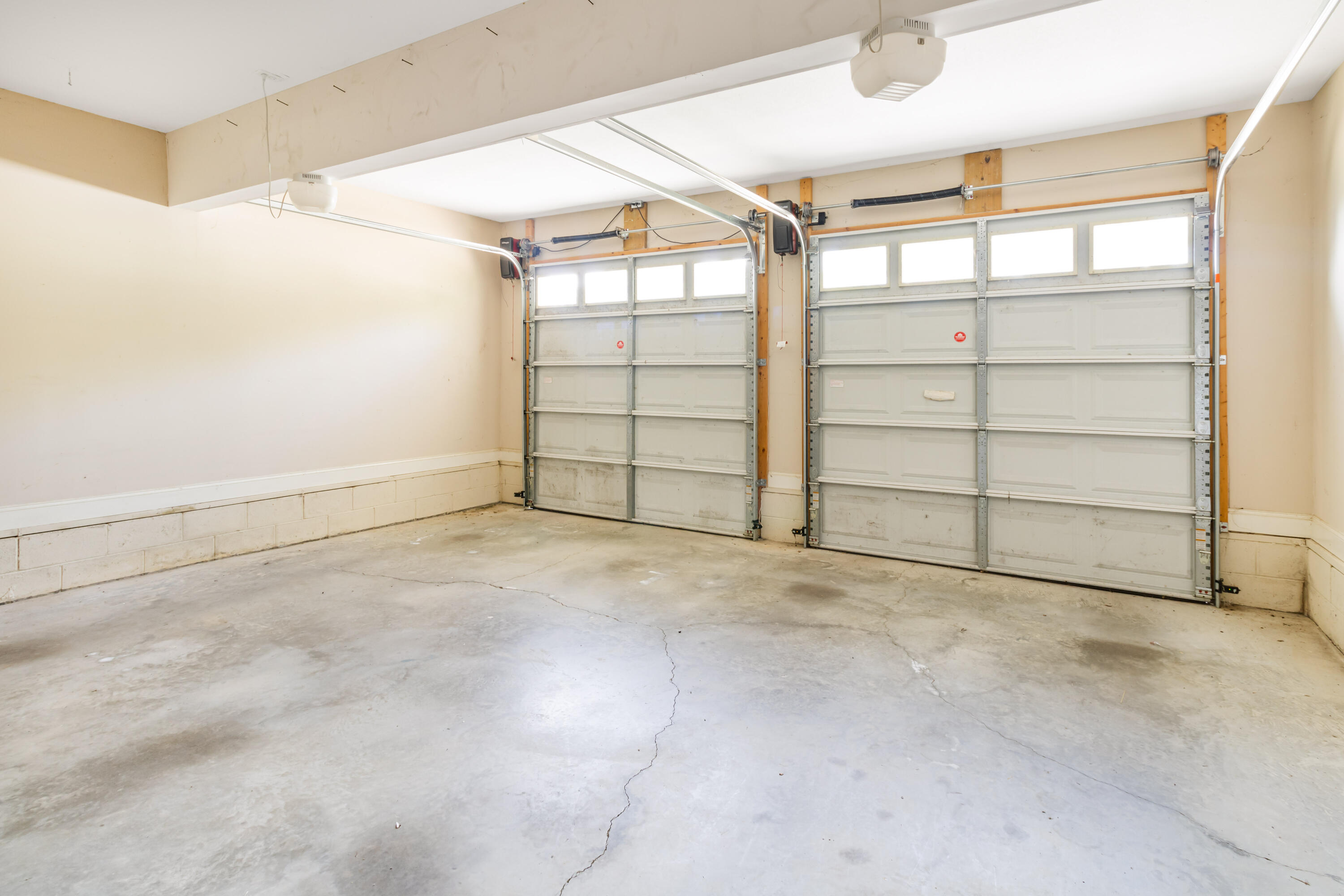 8664 Maple Valley Drive Chattanooga, TN 37421 - Photo 20 of 20 Garage