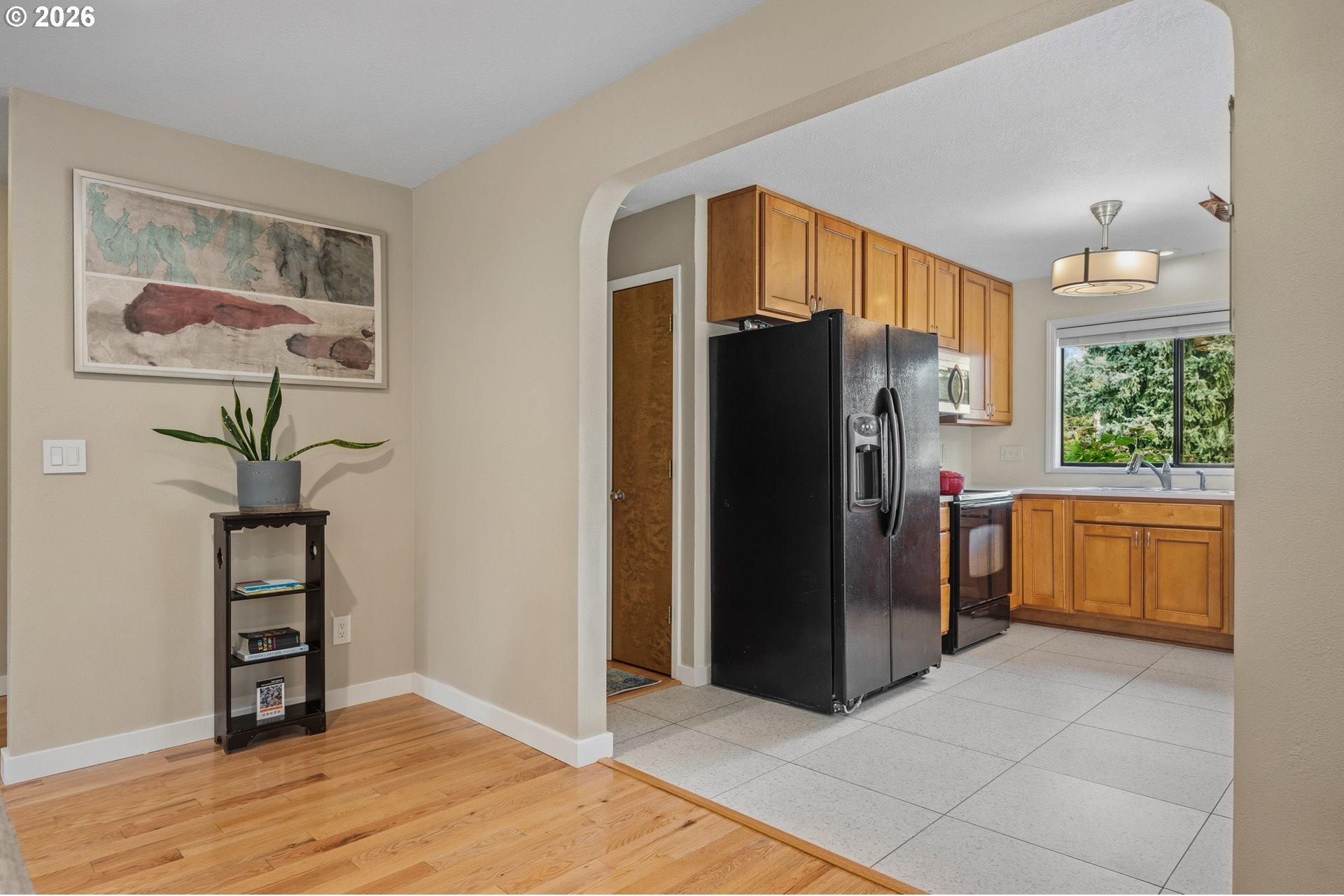 3951 Southwest Canby Street Portland, OR 97219 - Photo 7 of 46 Gallery Image 7