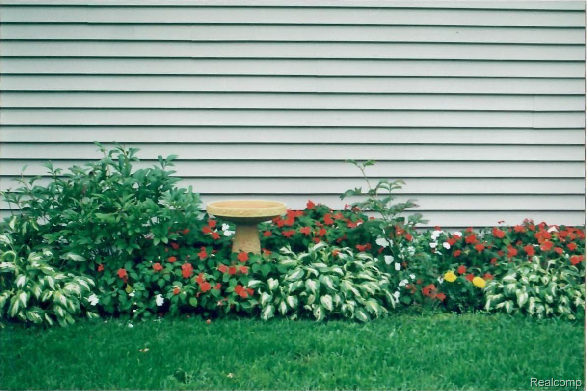 2872 Patterson Lk Road Pinckney, MI 48169 - Photo 27 of 33 27 LANDSCAPE 3.jpg