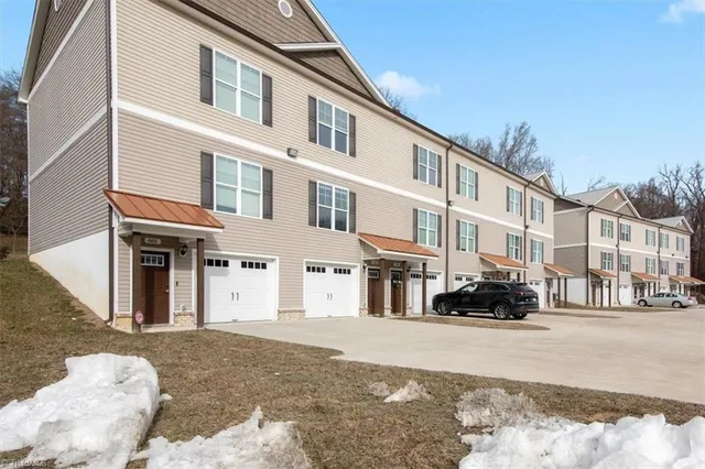 $400,000 | 605-607 Riverside Drive, Mount Airy, NC 27030