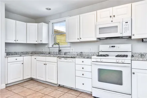 $599,000 | 172 Hoyt Avenue, East Providence, RI 02916