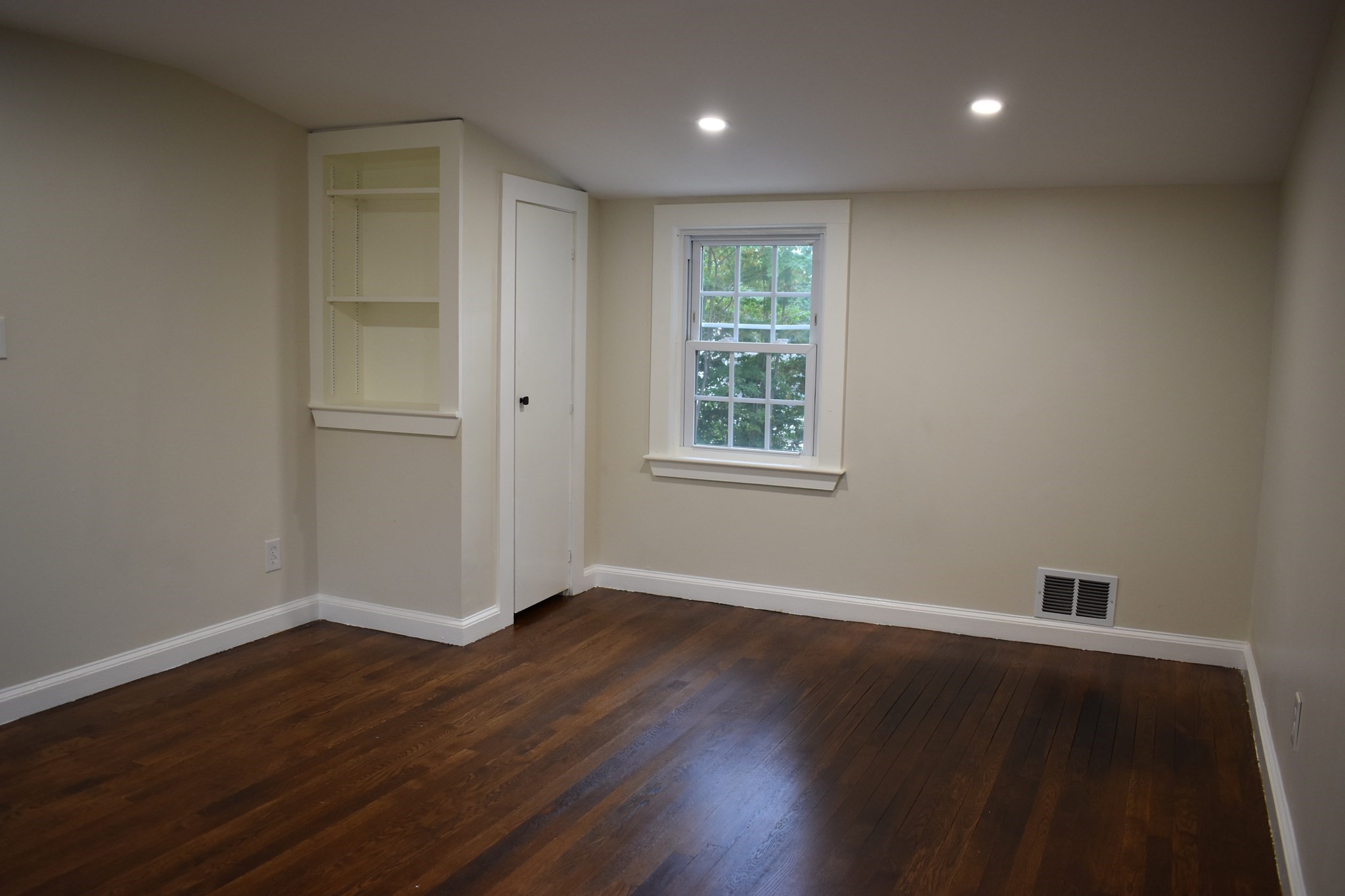 65 Thomas Road Weymouth, MA 02190 - Photo 19 of 29 Gallery Image 19