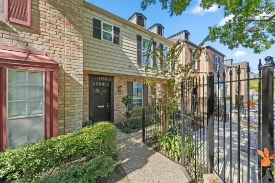 $380,000 | 3660 Lake Street, Houston, TX 77098