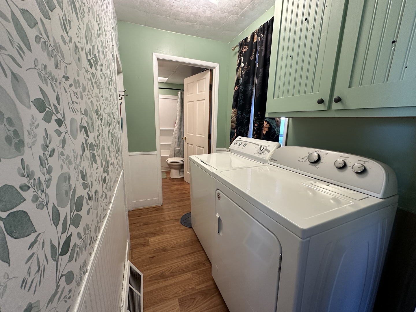 624 West Lincolnway Road Morrison, IL 61270 - Photo 13 of 26 a utility room with dryer and washer