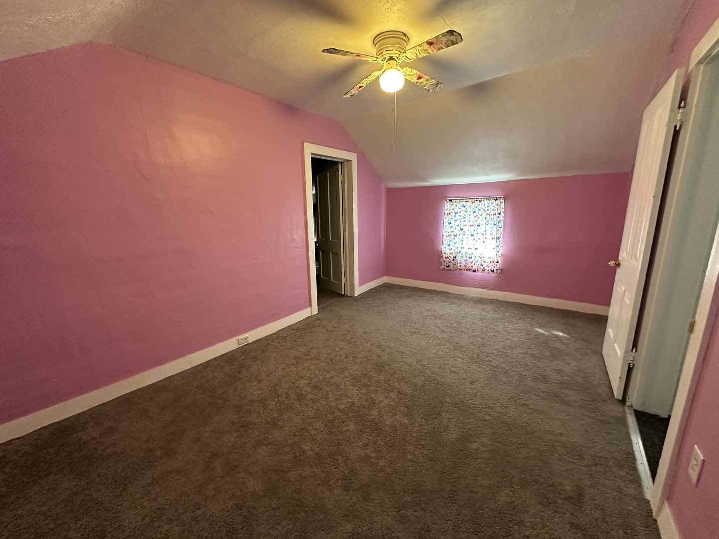 624 West Lincolnway Road Morrison, IL 61270 - Photo 23 of 26 a view of empty room with window