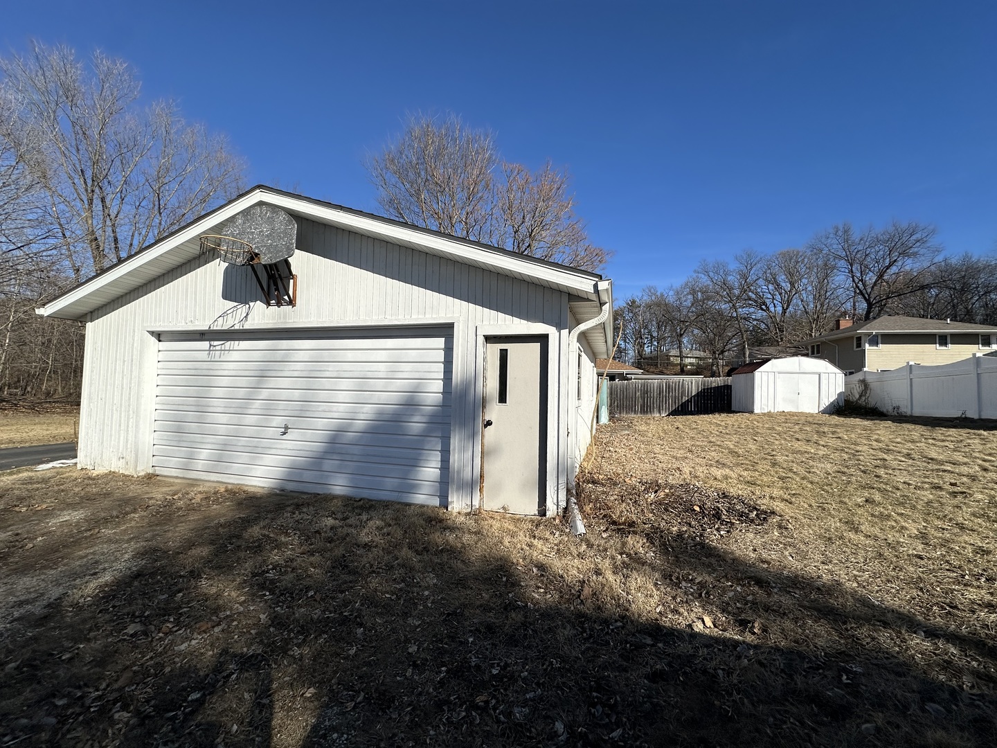 624 West Lincolnway Road Morrison, IL 61270 - Photo 3 of 26 a front view of a house with a yard