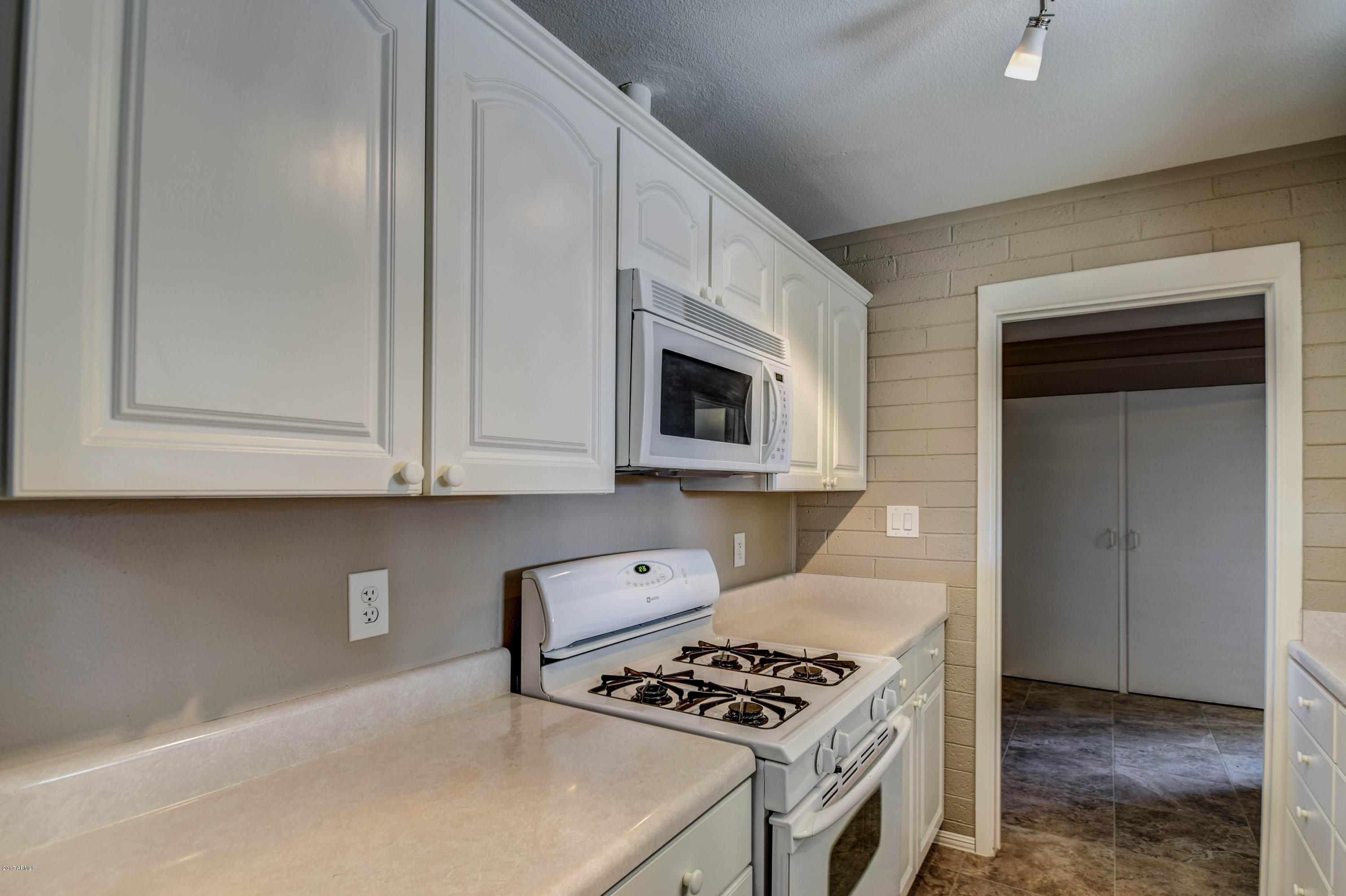 3125 West Rovey Avenue Phoenix, AZ 85017 - Photo 11 of 39 11