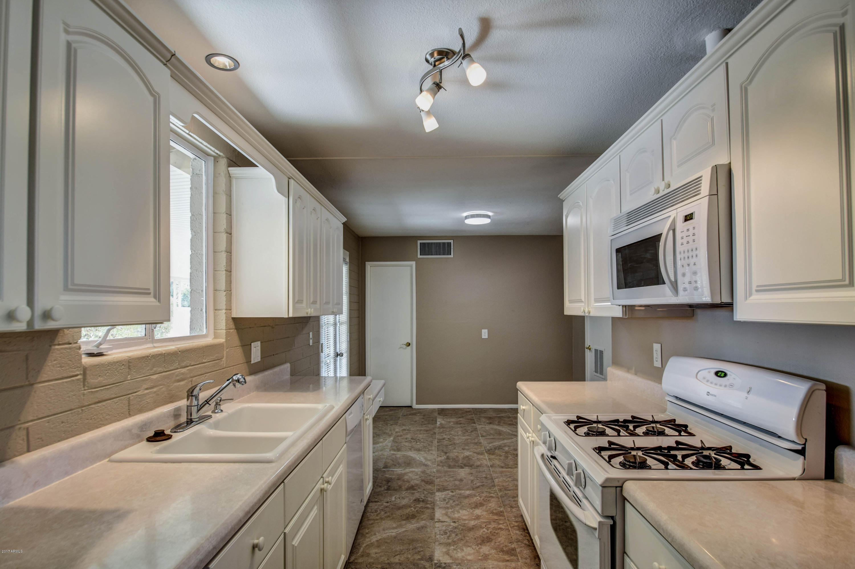 3125 West Rovey Avenue Phoenix, AZ 85017 - Photo 12 of 39 12