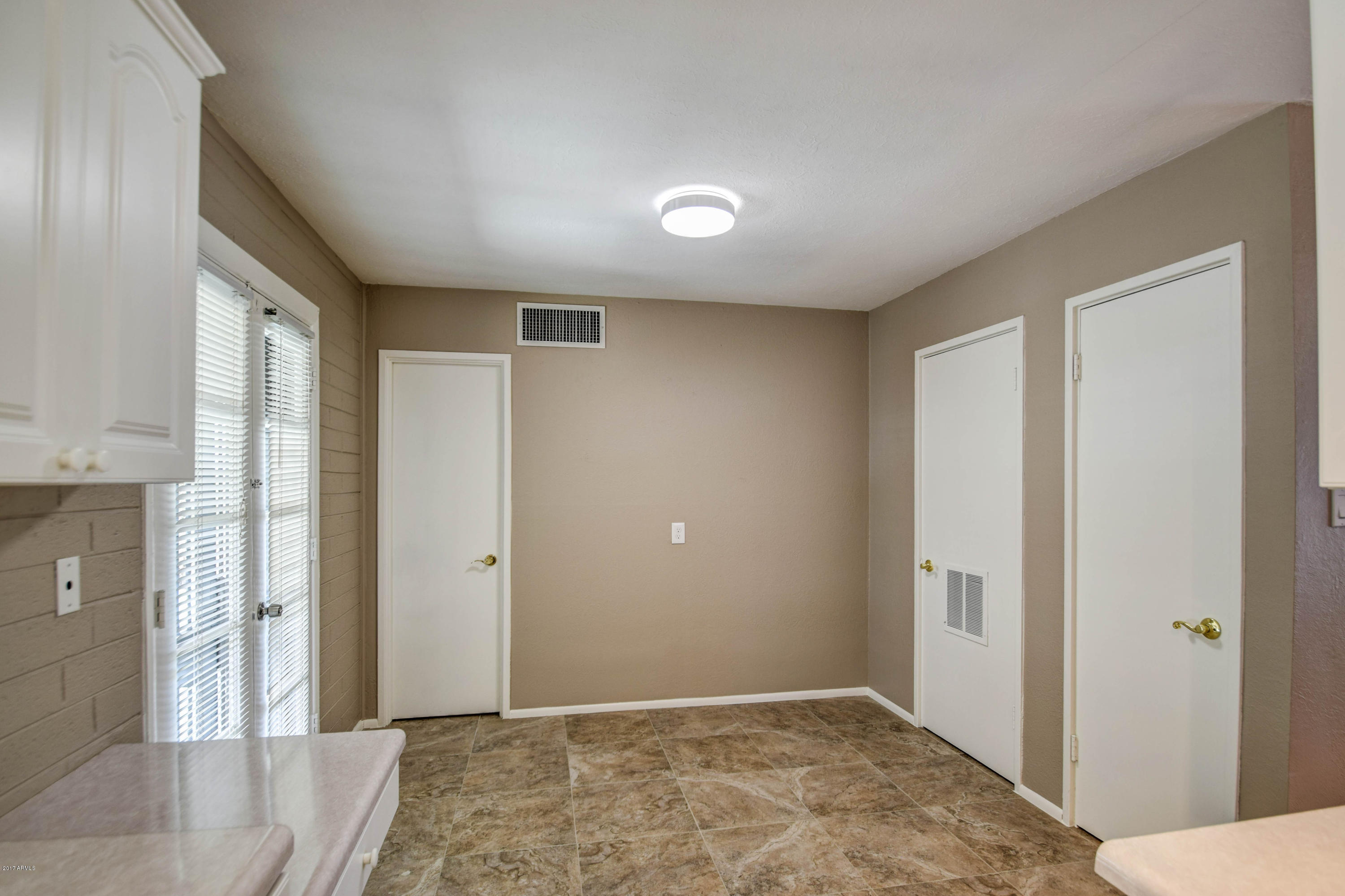 3125 West Rovey Avenue Phoenix, AZ 85017 - Photo 8 of 39 8