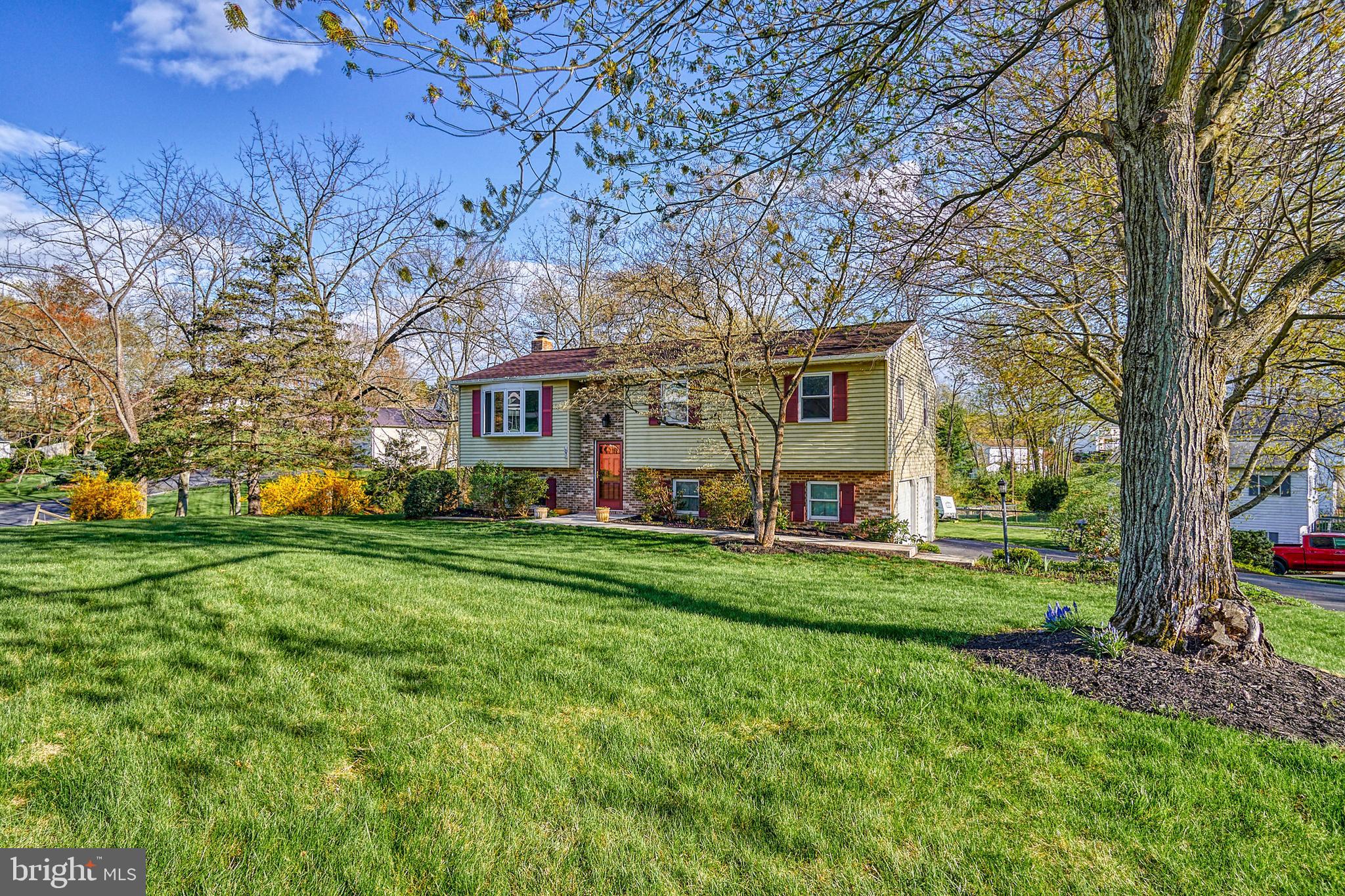 45 Sam Snead Circle Etters, PA 17319 - Photo 25 of 34 front view of house with a yard