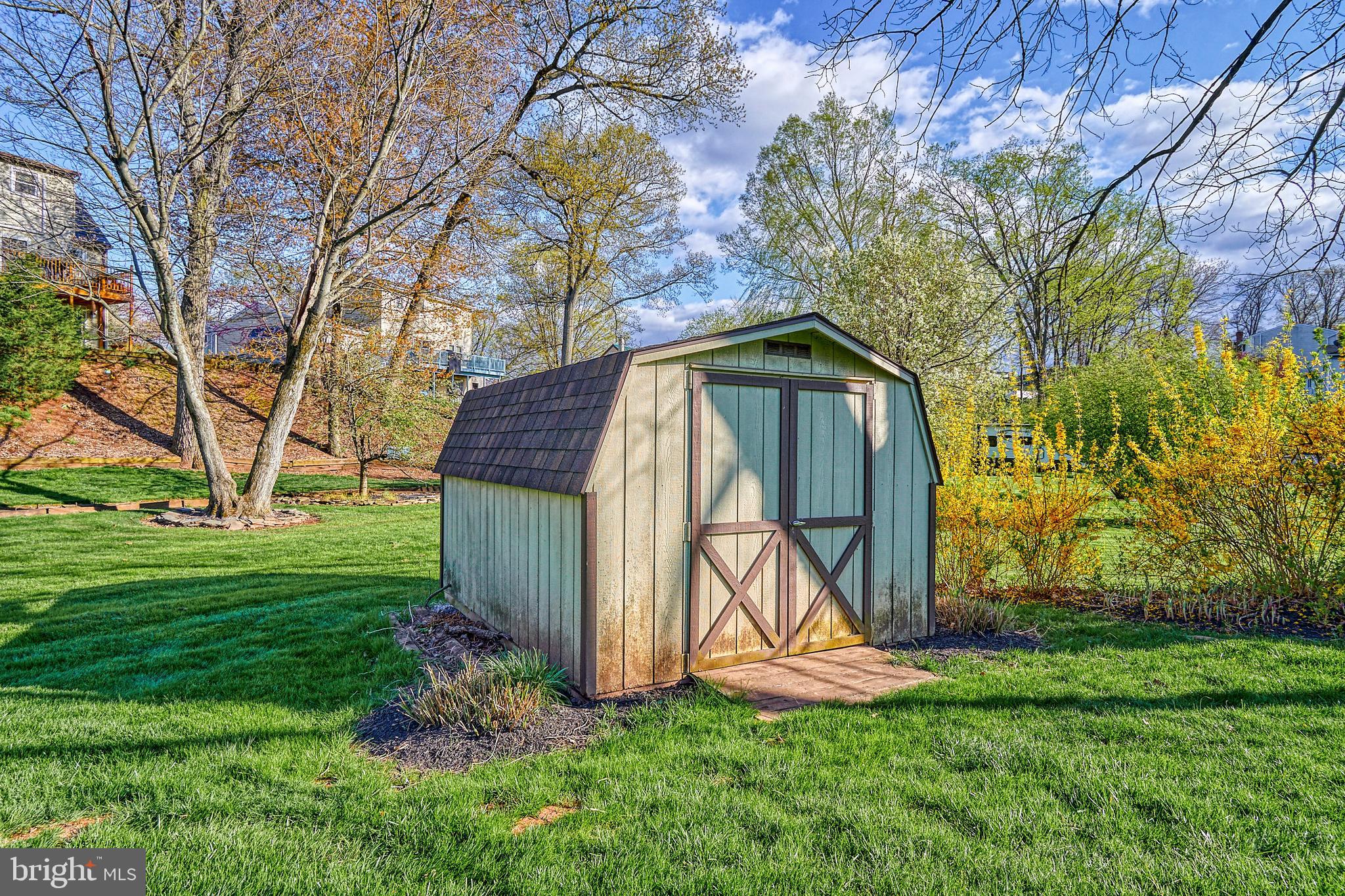 45 Sam Snead Circle Etters, PA 17319 - Photo 34 of 34 a view of backyard with a barn and a large tree