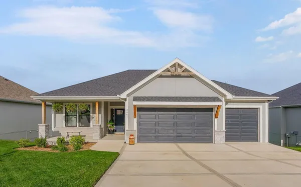 $529,950 | 8461 Primrose Street, De Soto, KS 66018