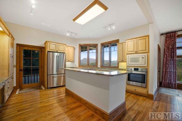 712 Trillium Ridge Road, Unit 101 Cullowhee, NC 28723 - Photo 5 of 16 Gallery Image 5