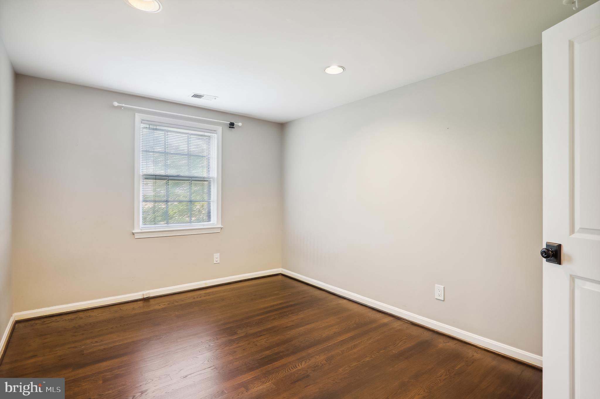 8712 Cold Spring Road Potomac, MD 20854 - Photo 54 of 97