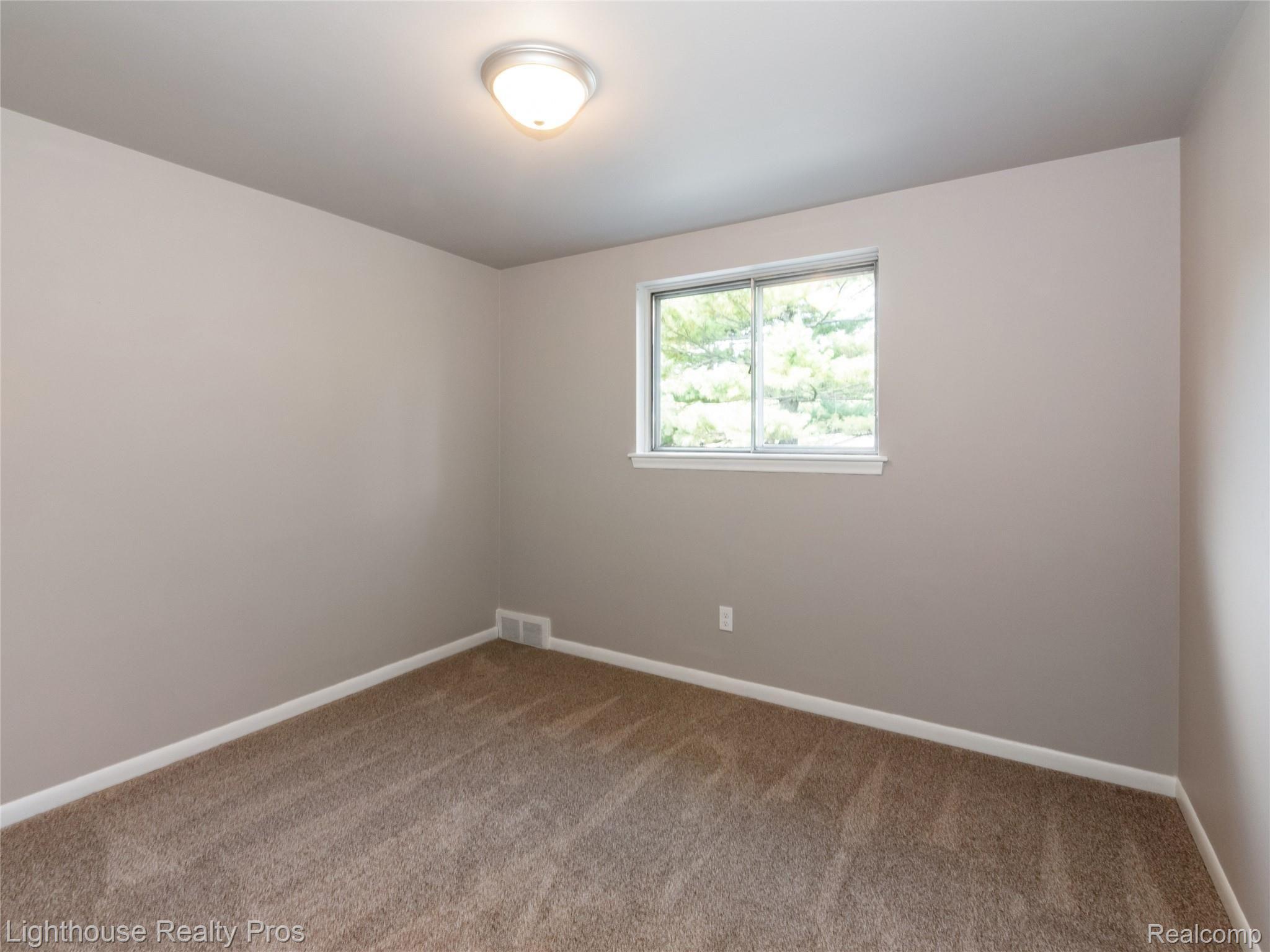 35019 Rutherford Street Clinton Township, MI 48035 - Photo 14 of 28 14.jpg
