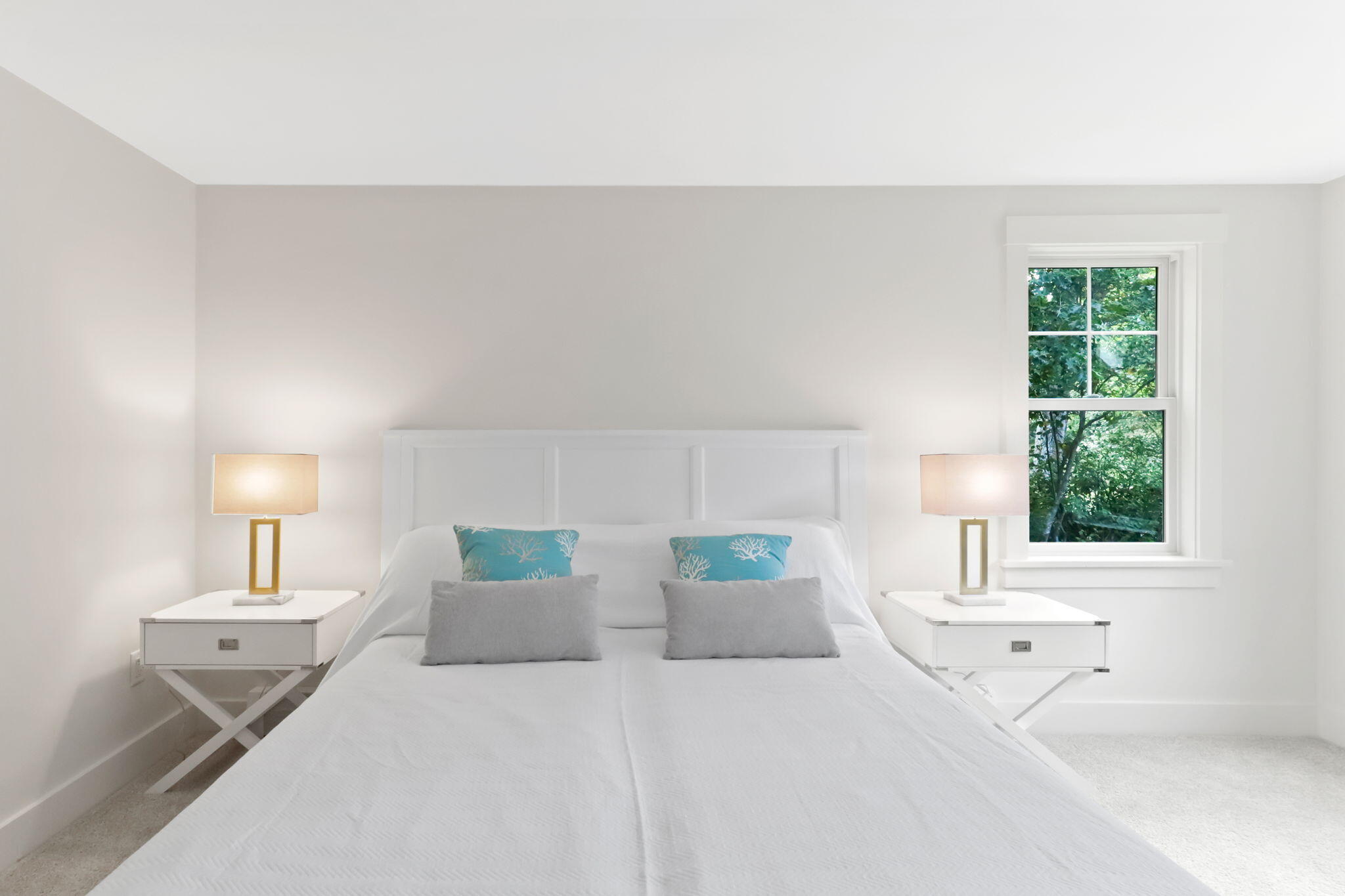 193 Northgate Road Chatham, MA 02633 - Photo 32 of 72 a bedroom with a bed and a night stand