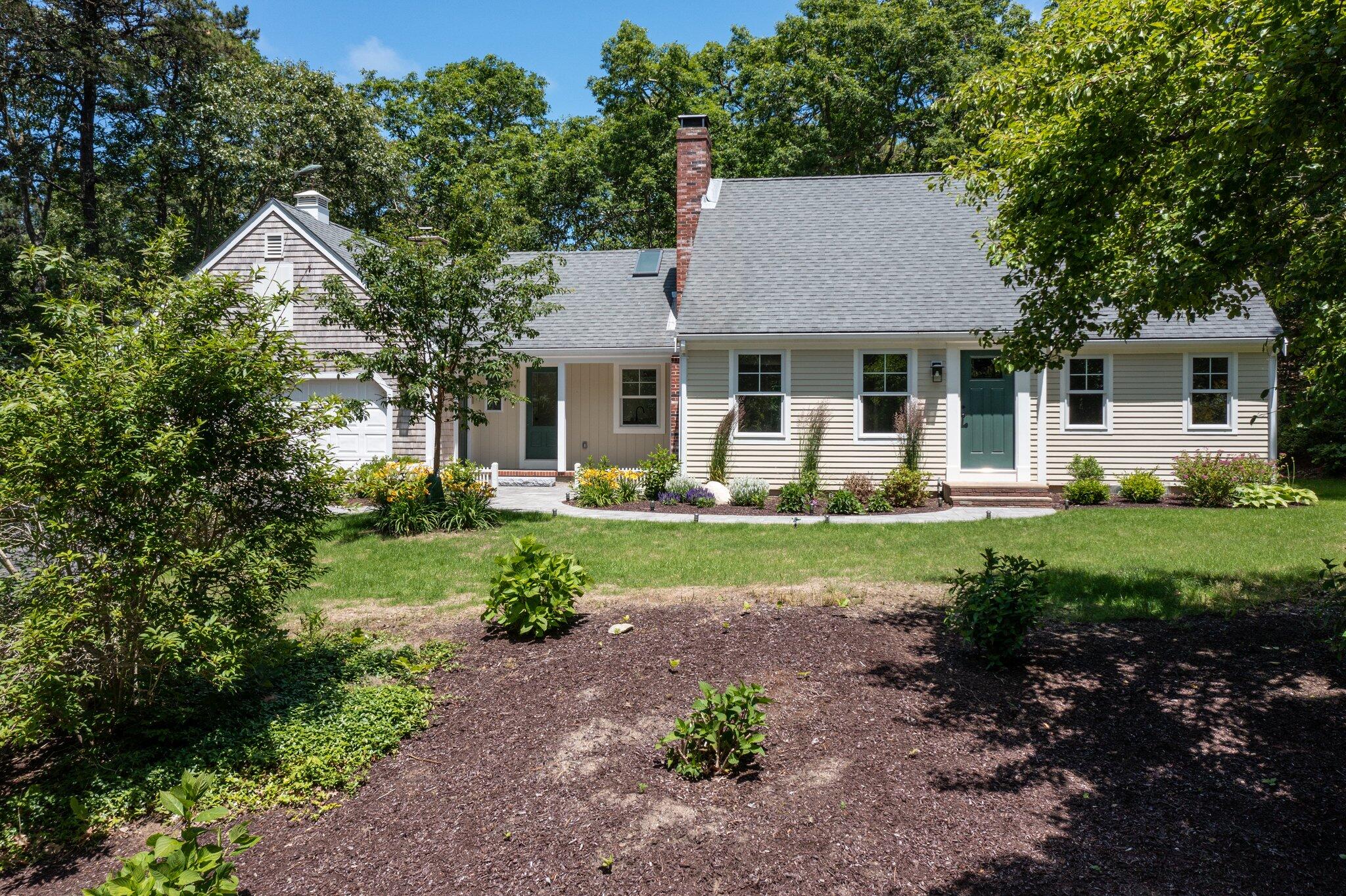 193 Northgate Road Chatham, MA 02633 - Photo 66 of 72 a front view of a house with garden