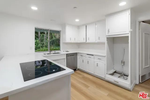 $1,410,000 | 975 Valley Vista Drive, Camarillo, CA 93010