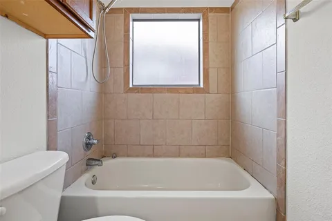 a view of back yard of the house