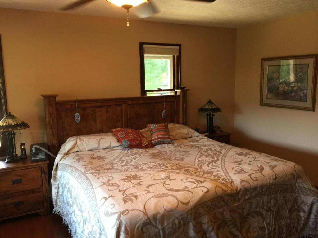 154 Clyde White Road Elizabethton, TN 37643 - Photo 12 of 18 Photo 12