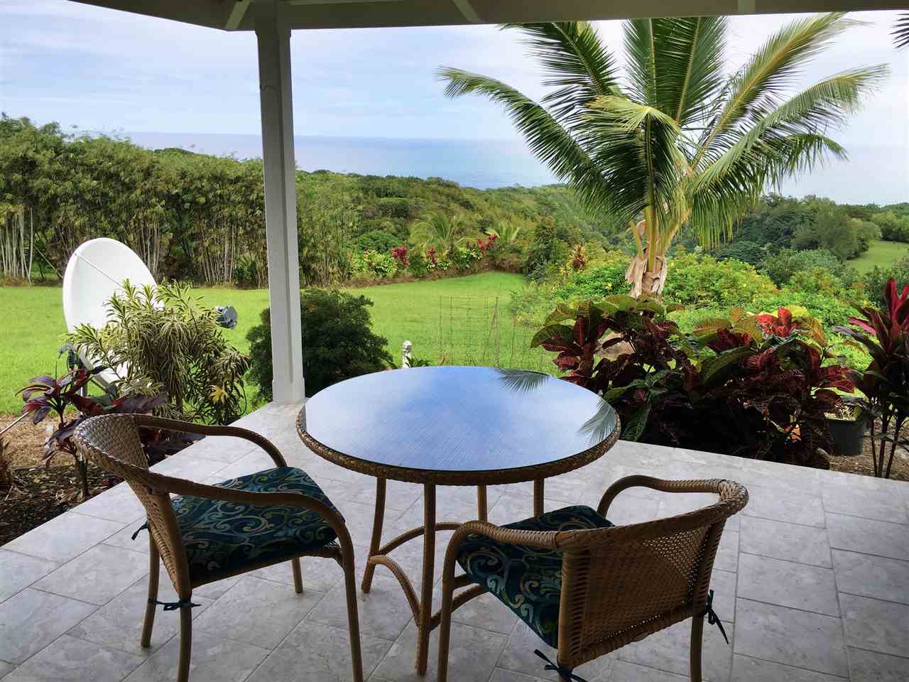 300 Hanauana Road Haiku, HI 96708 - Photo 13 of 30 a view of a chairs and table in patio