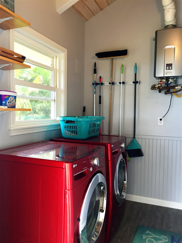 300 Hanauana Road Haiku, HI 96708 - Photo 29 of 30 a utility room with dryer and washer