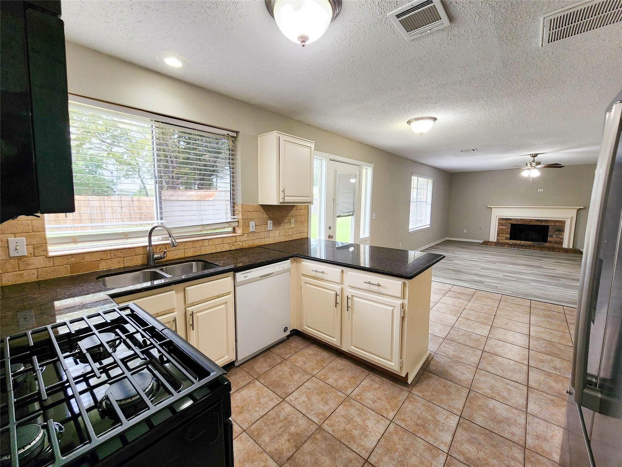 7863 Maple Brook Lane Houston, TX 77095 - Photo 6 of 26