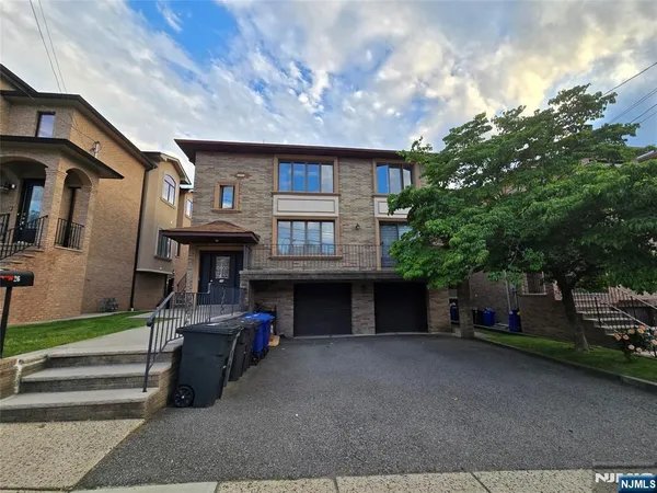 $3,600 | 26 West Ruby Avenue, Unit 2, Palisades Park, NJ 07650
