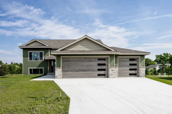 $570,000 | 656 Lake Forest Circle, Detroit Lakes, MN 56501