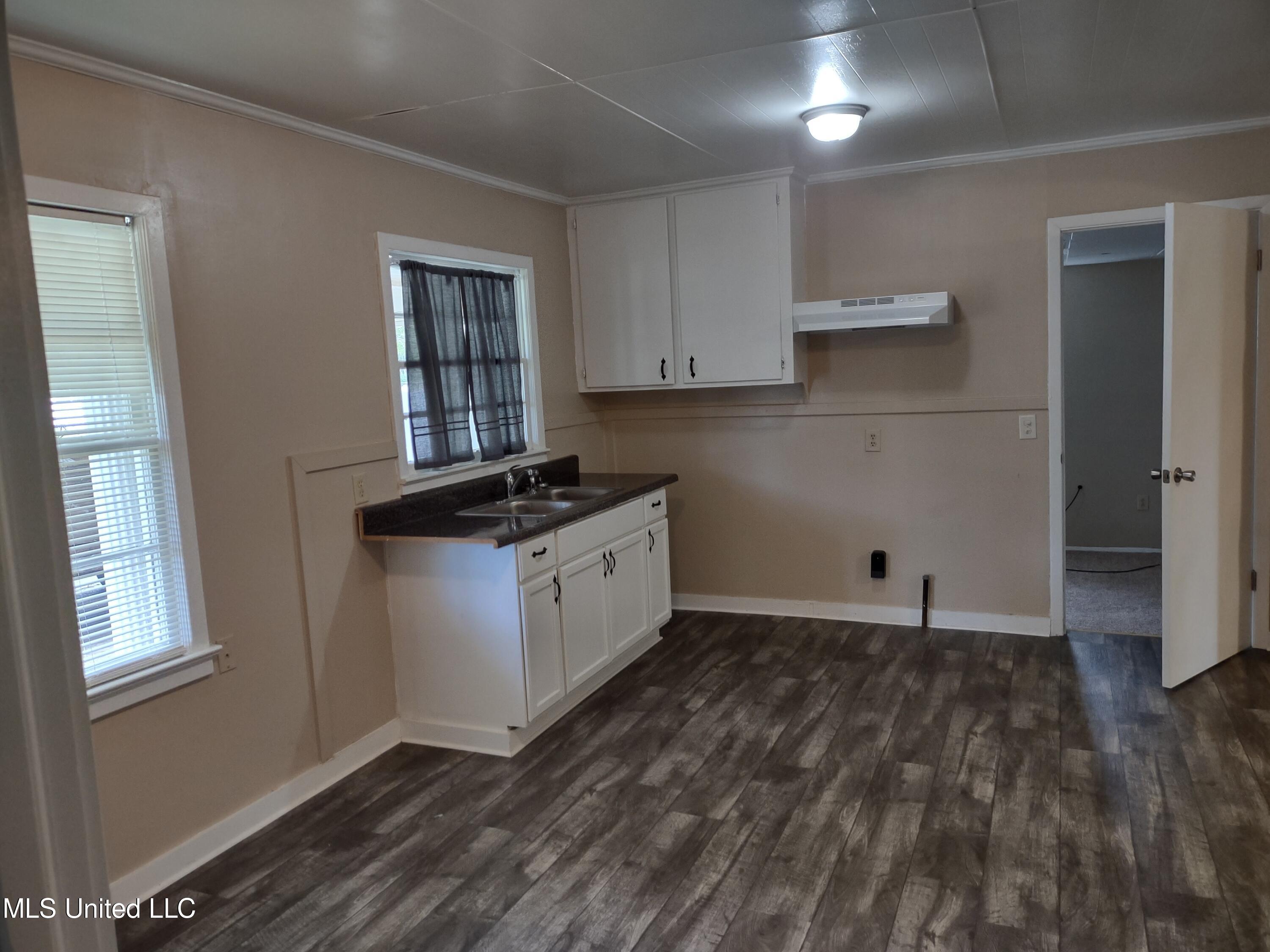 1426 50th Avenue Meridian, MS 39307 - Photo 2 of 16 5