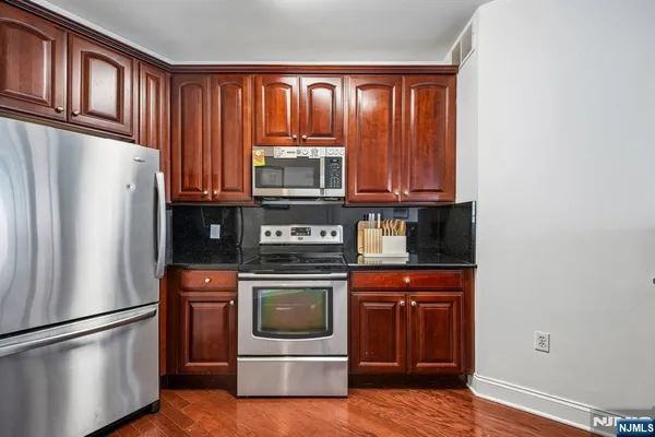 $5,800 | 22 Ave At Port Imperial, Unit 302, West New York, NJ 07093