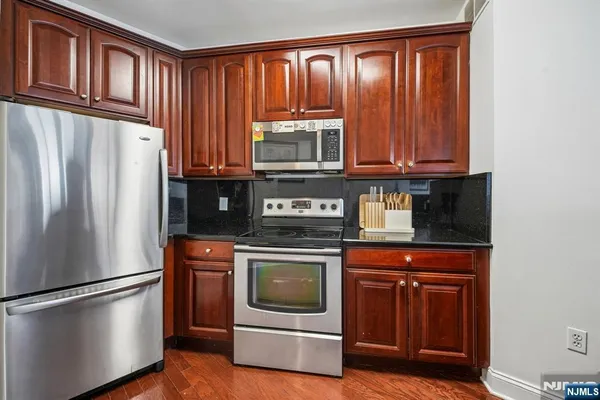 $5,800 | 22 Ave At Port Imperial, Unit 302, West New York, NJ 07093
