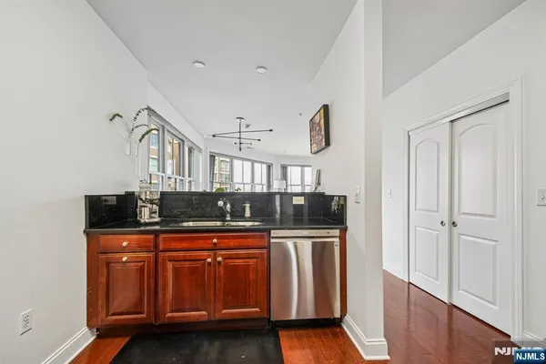 $5,800 | 22 Ave At Port Imperial, Unit 302, West New York, NJ 07093