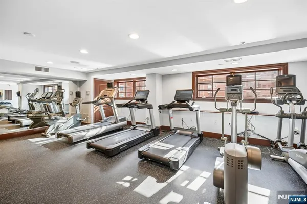 $5,800 | 22 Ave At Port Imperial, Unit 302, West New York, NJ 07093