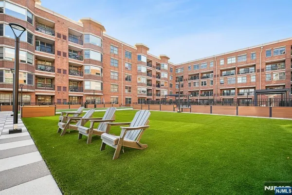 $5,800 | 22 Ave At Port Imperial, Unit 302, West New York, NJ 07093