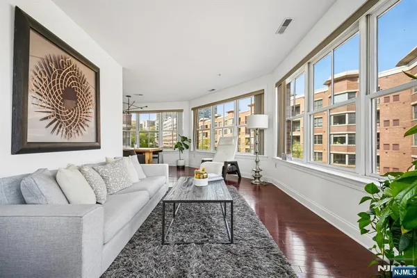 $5,800 | 22 Ave At Port Imperial, Unit 302, West New York, NJ 07093
